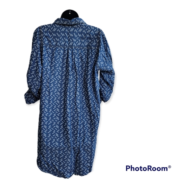 R N B (Rich & Beautiful Just Like You) Chambray Roll Tab Sleeve Dress 1X. - Picture 4 of 4